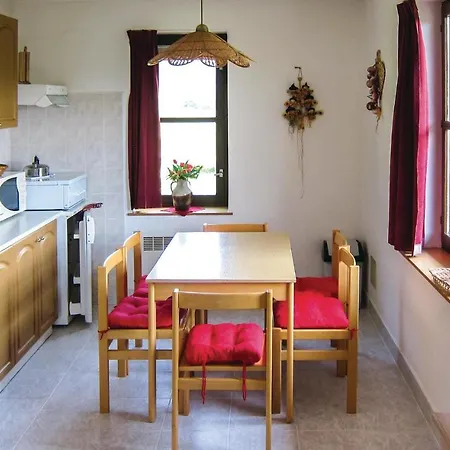 Three-bedroom Holiday In Stárkov