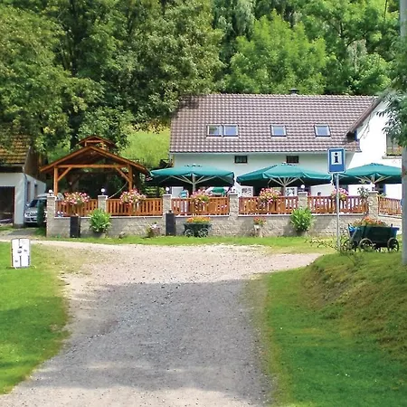 Three-bedroom Holiday In Stárkov