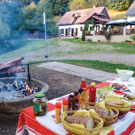 Three-bedroom Holiday In Stárkov