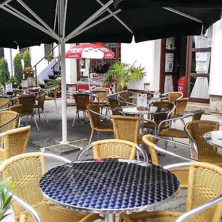 Three-bedroom Holiday In בית נופש Stárkov